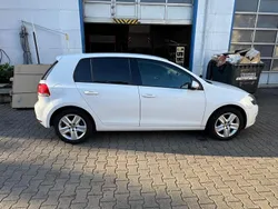 Weiß Gebraucht 2011 VW Golf VI Kleinwagen | 7.200 € (Etwas zu teuer)