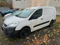 Weiß Gebraucht 2016 Peugeot Partner Comfort plus Van / Kleinbus | 6.350 € (Fairer Preis)