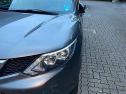 Grau Gebraucht 2016 Nissan Qashqai SUV | 11.500 € (Fairer Preis)