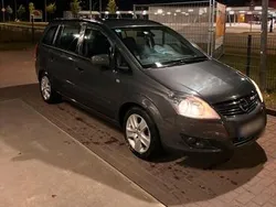 Grau Gebraucht 2012 Opel Zafira Van / Kleinbus | 3.800 € (Guter Preis)