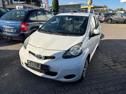 Weiß Gebraucht 2010 Toyota Aygo Cool Kleinwagen | 2.490 € (Guter Preis)