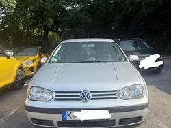 Silber Gebraucht 2002 VW Golf IV Kleinwagen | 1.200 €