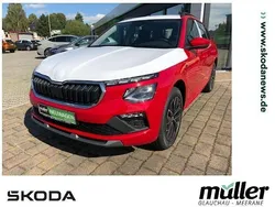 Rot (velvetrot metallic) Neu 2025 Skoda Kamiq Tour SUV | 33.100 €
