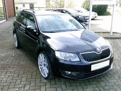 Schwarz Gebraucht 2016 Skoda Octavia LAURIN & KLEMENT Limousine | 13.750 € (Fairer Preis)