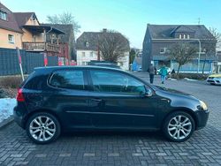 Schwarz Gebraucht 2004 VW Golf V Kleinwagen | 1.500 € (Fairer Preis)