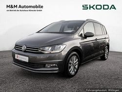 Grau Gebraucht 2016 VW Touran Comfortline Van / Kleinbus | 17.590 € (Etwas zu teuer)