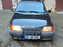 Schwarz Gebraucht 1988 Opel Kadett Limousine | 2.800 €