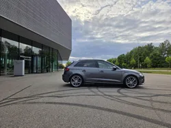 Grau Gebraucht 2019 Audi A3 Sportback S-Line Kombi | 21.900 € (Etwas zu teuer)