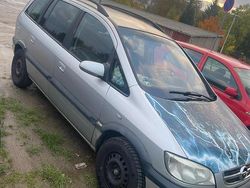 Silber Gebraucht 2005 Opel Zafira Van / Kleinbus | 400 €