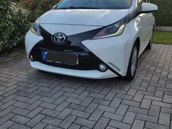 Weiß Gebraucht 2015 Toyota Aygo Kleinwagen | 3.999 € (Guter Preis)