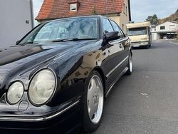 Schwarz Gebraucht 2001 Mercedes E270 Limousine | 6.499 €