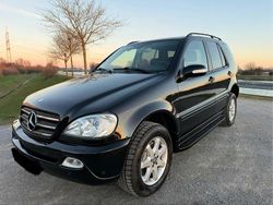 Schwarz Gebraucht 2003 Mercedes ML320 SUV | 8.999 €