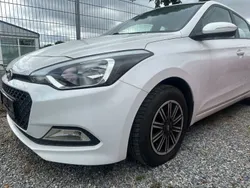 Weiß Gebraucht 2017 Hyundai i20 YES! Kleinwagen | 6.800 € (Guter Preis)