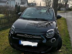 Schwarz Gebraucht 2022 Fiat 500e Kleinwagen | 19.900 € (Etwas zu teuer)