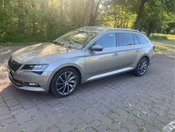 Beige Gebraucht 2018 Skoda Superb LAURIN & KLEMENT Kombi | 19.999 € (Guter Preis)