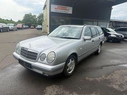Schwarz Gebraucht 1998 Mercedes E200 Kombi | 1.790 € (Fairer Preis)
