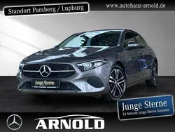 Grau (mountaingrau) Gebraucht 2024 Mercedes A200 Progressive Kleinwagen | 29.750 € (Fairer Preis)