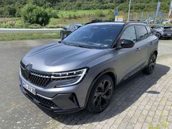 Dolomit grau satiniert Gebraucht 2023 Renault Austral Iconic SUV | 43.990 €