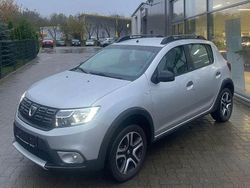 Platingrau Gebraucht 2018 Dacia Sandero Celebration SUV | 12.480 € (Fairer Preis)