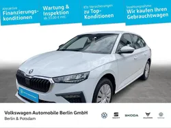 Weiß Gebraucht 2024 Skoda Scala Essence Kleinwagen | 18.950 € (Guter Preis)