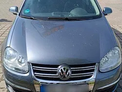 Grau Gebraucht 2007 VW Golf V Kombi | 2.600 €