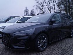 Schwarz Gebraucht 2024 Ford Focus ST-Line X Limousine | 23.470 € (Guter Preis)