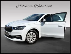Weiß Gebraucht 2024 Skoda Fabia Ambition Limousine | 16.490 € (Fairer Preis)
