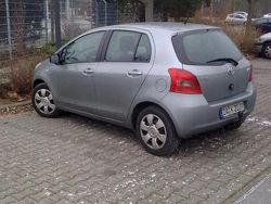 Grau metallic Gebraucht 2008 Toyota Yaris Limousine | 8.450 €