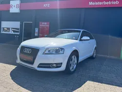 Gletscherweiss metallic Gebraucht 2012 Audi A3 Sportback Attraction Limousine | 6.800 € (Fairer Preis)