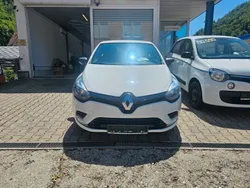 Weiß Gebraucht 2019 Renault Clio IV Life Limousine | 9.785 € (Fairer Preis)