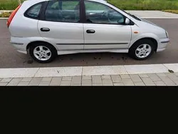 Silber Gebraucht 2006 Nissan Almera Tino Acenta Van / Kleinbus | 2.000 € (Fairer Preis)