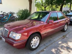 Rot Gebraucht 1994 Mercedes 220 Limousine | 2.200 €