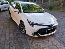 Weiß Gebraucht 2024 Toyota Corolla Sport Limousine | 23.000 € (Fairer Preis)