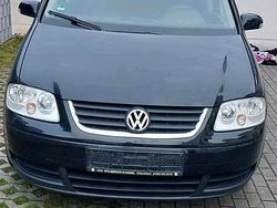 Schwarz Gebraucht 2006 VW Touran Van / Kleinbus | 2.600 € (Fairer Preis)
