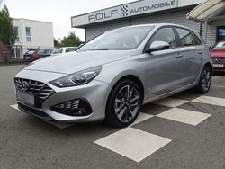 Silber shimmering silver / met (metallic) Gebraucht 2023 Hyundai i30 Limousine | 15.870 € (Fairer Preis)
