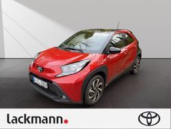3u4)/ black mica (209) (rot Gebraucht 2024 Toyota Aygo Team Kleinwagen | 16.390 € (Fairer Preis)