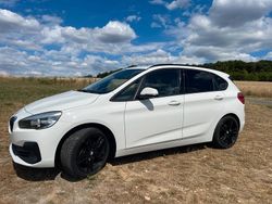 Weiß Gebraucht 2019 BMW 218 Active Tourer Van / Kleinbus | 13.300 € (Guter Preis)