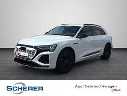 Gletscherweiß metallic (metallic) Gebraucht 2024 Audi Q8 e-tron Comfort SUV | 67.990 € (Teuer)