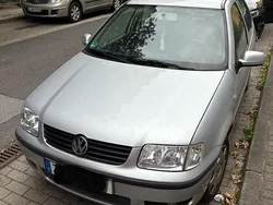 Grau Gebraucht 2000 VW Polo Kleinwagen | 500 € (Fairer Preis)