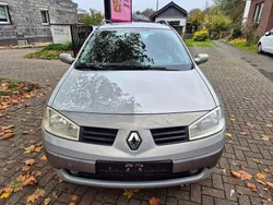 Grau Gebraucht 2003 Renault Mégane GrandTour Authentique Kombi | 2.000 € (Fairer Preis)