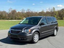 Grau Gebraucht 2016 Chrysler Town & Country Van / Kleinbus | 19.900 €