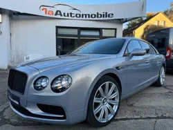 Grau Gebraucht 2018 Bentley Flying Spur Limousine | 104.400 €