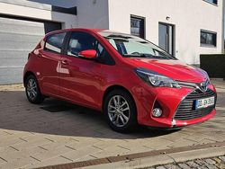 Rot Gebraucht 2015 Toyota Yaris Comfort Limousine | 9.500 € (Guter Preis)
