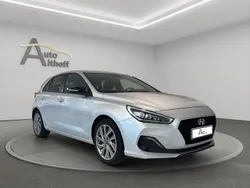Platinum silver / mic Gebraucht 2018 Hyundai i30 Limousine | 17.249 € (Fairer Preis)