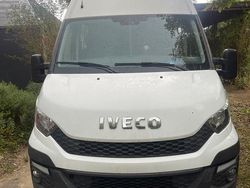 Weiß Gebraucht 2016 Iveco Daily Limousine | 12.990 €