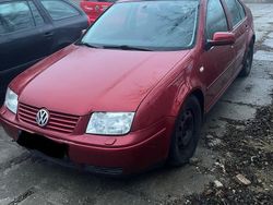 Rot Gebraucht 1998 VW Bora Limousine | 550 €