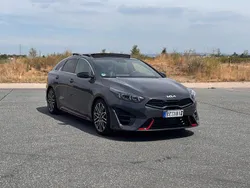 Grau Gebraucht 2024 Kia ProCeed GT Kleinwagen | 32.499 € (Fairer Preis)