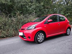 Rot Gebraucht 2013 Toyota Aygo Kleinwagen | 2.999 € (Superpreis)