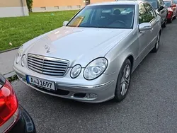Grau Gebraucht 2003 Mercedes E220 Elegance Limousine | 3.800 € (Fairer Preis)