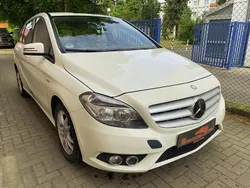 Weiß Gebraucht 2012 Mercedes B180 Van / Kleinbus | 5.490 € (Fairer Preis)